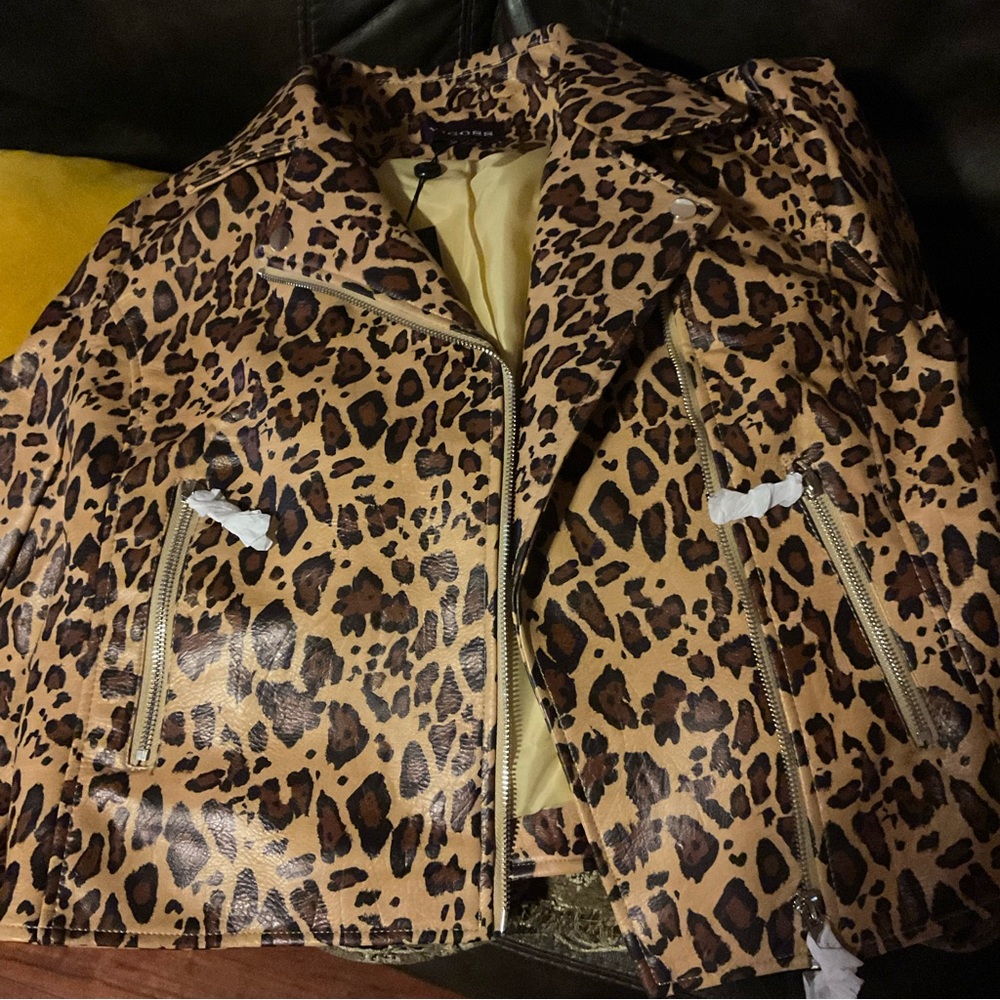 Vigoss Leopard Jacket size Large